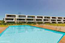 Apartamento em condomínio com piscina e campo de jogos, no prestigiado