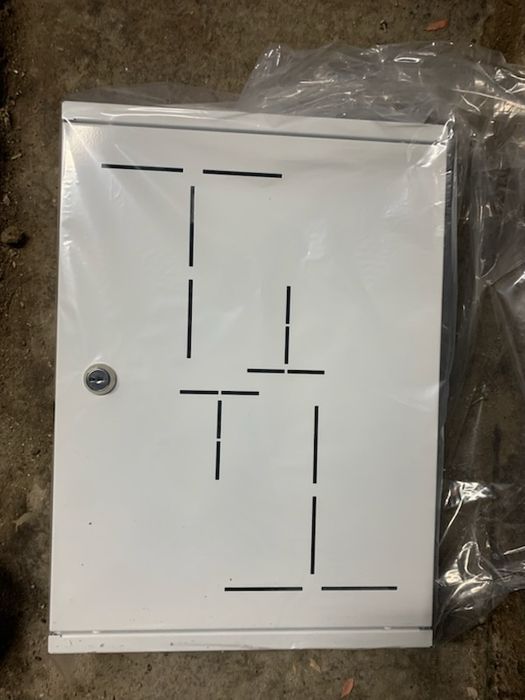 Rozdzielnia medialna -metalowa natynkowa