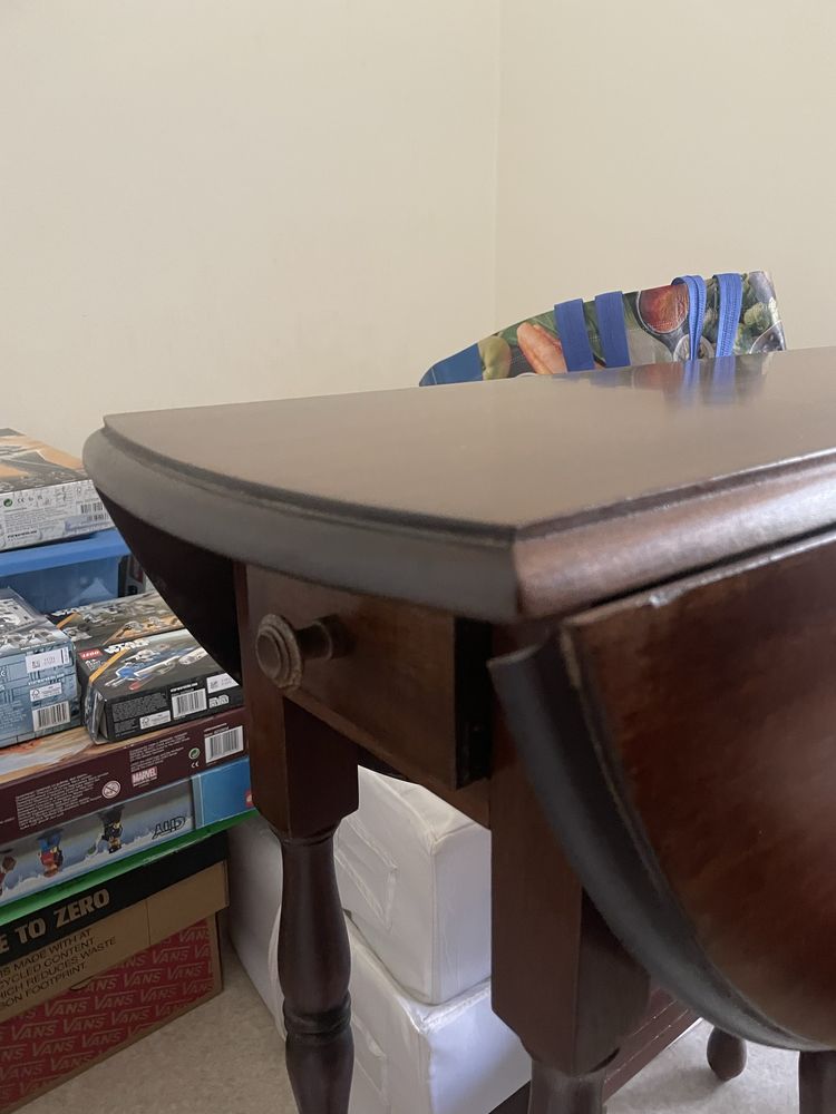 Mesa de abas antiga e em muito bom estado