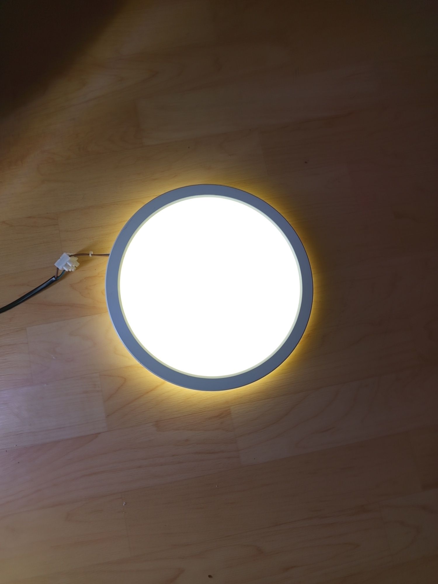 Trzy lampy LED na ścianę lub na sufit