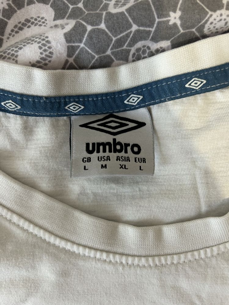 Biala koszulka z nadrukiem Umbro