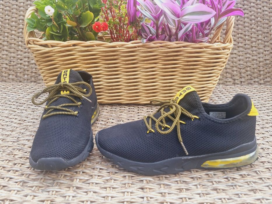 Buty sportowe R 39 BATMAN siateczkowe czarne i żółte do biegania
