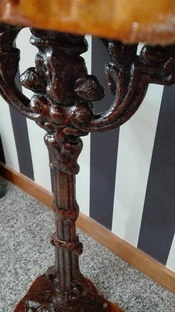 Mesa em ferro fundido e Madeira
