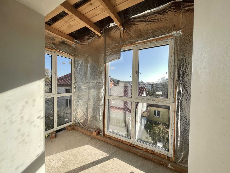 Продаж 2к квартири 92 кв. м на вул. Бурденка 18, кв. 6