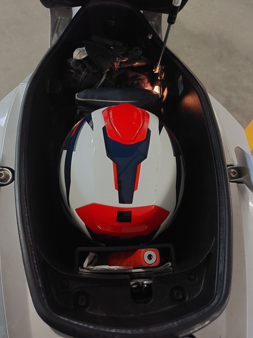 Cruisym 300 ABS
11 000 km

Algumas marcas/riscos proprias