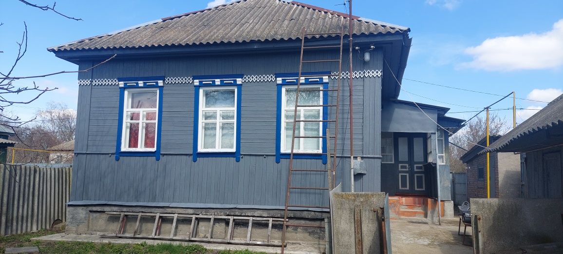 Продається будинок в житловому стані з земельною ділянкою у м. Конотоп