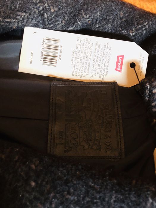 Casaco Sobretudo Levis novo , L