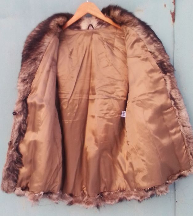 Продам шубу ( кожушок ) з натурального хутра .