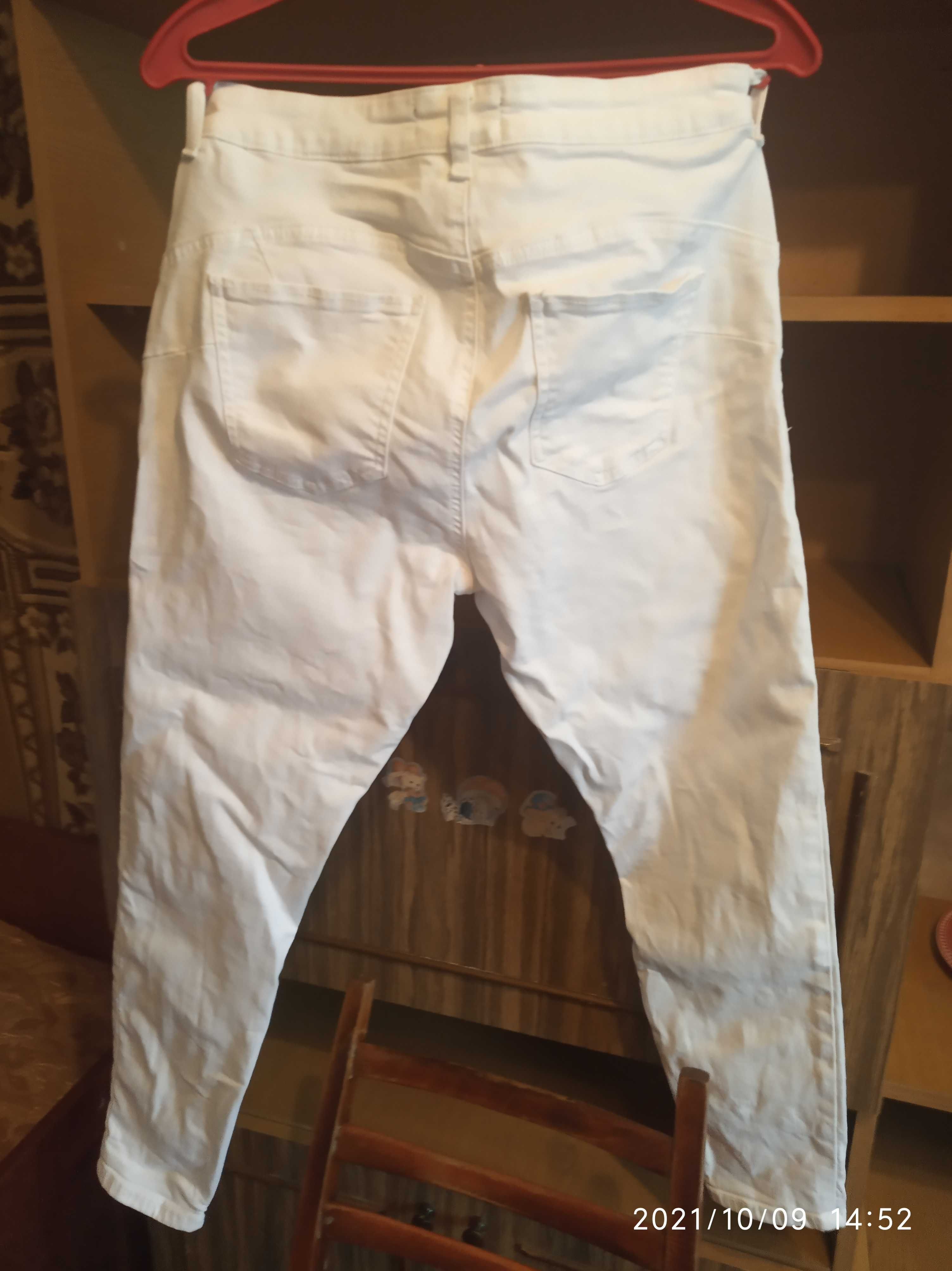 Продам брюки женские джинсовые белые х/б, размер европейский 42.