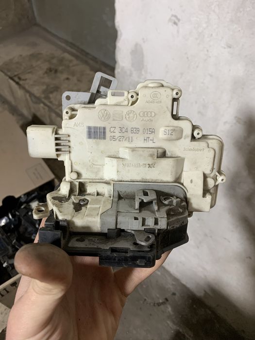 Замок задней левой двери vw passat b6 и др. CZ 3C4 839 015A
