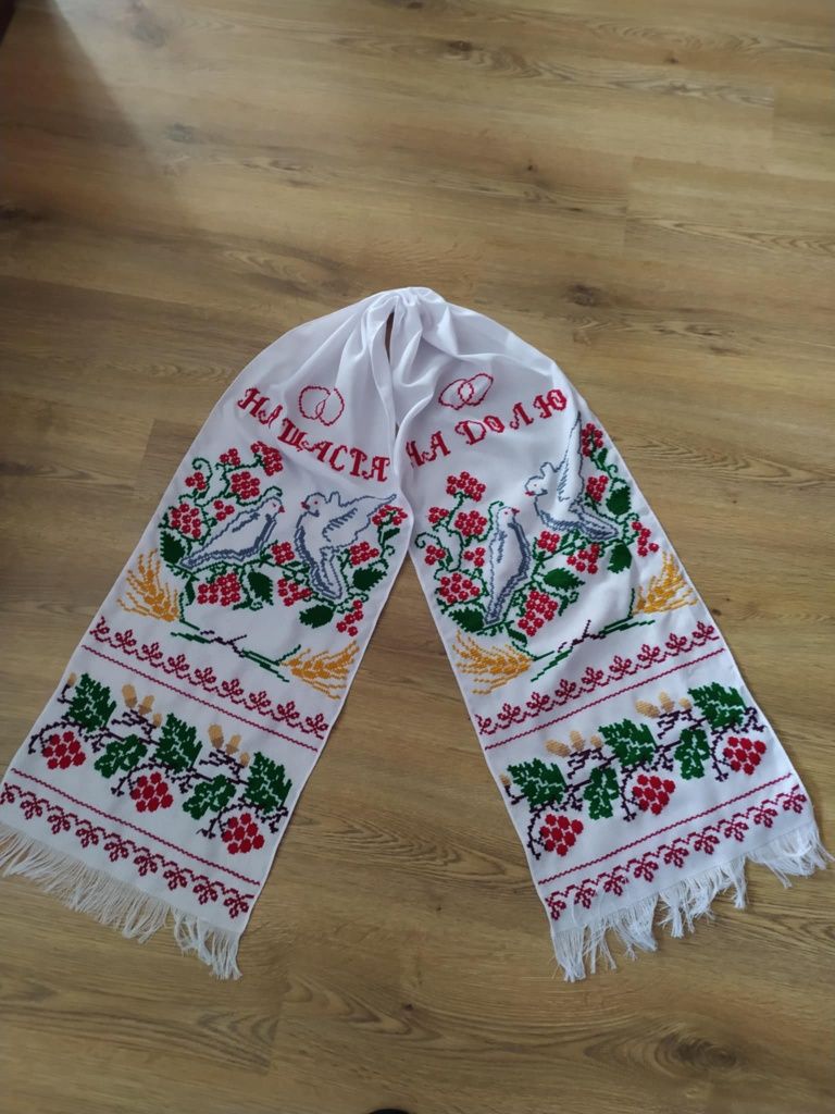 Продам вишиті  рушники .