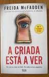 Livro A criada esta a ver