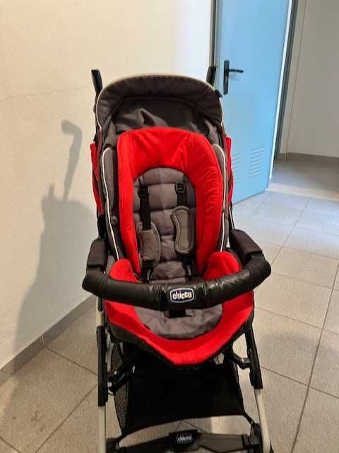 Carrinho Chicco Living com alcofa e malinha