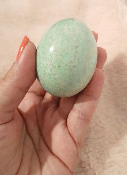 Ovo de pedra natural Amazonite (antigo) com suporte