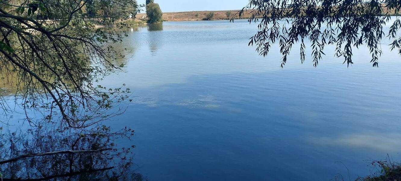 Продається земельна ділянка біля річки