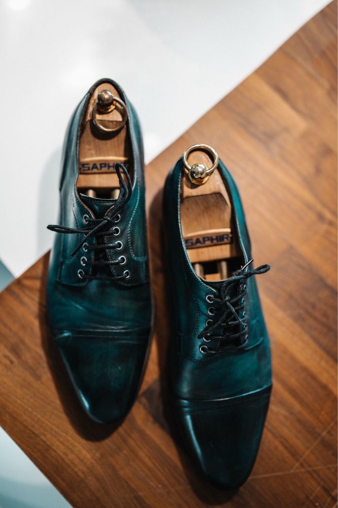 Ręcznie patynowane skorzane buty - oxford