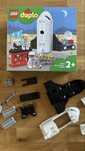 Lego Duplo lot promem kosmicznym