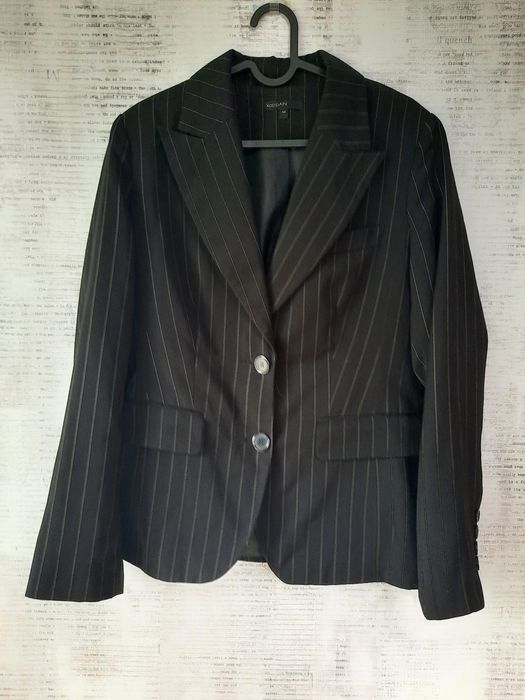 Czarna prążkowana marynarka KappAhl