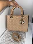Torebka typu Lady Dior Medium Cannage Latte