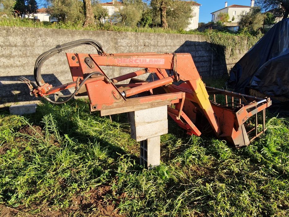 Vendo carregador frontal herculano
