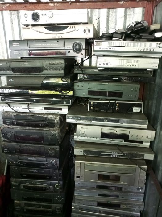 Sprzedam magnetowidy vhs i dvd