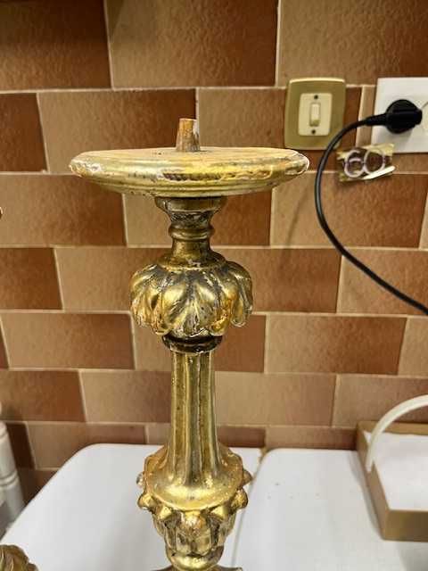 Tocheiros em madeira e talha dourada