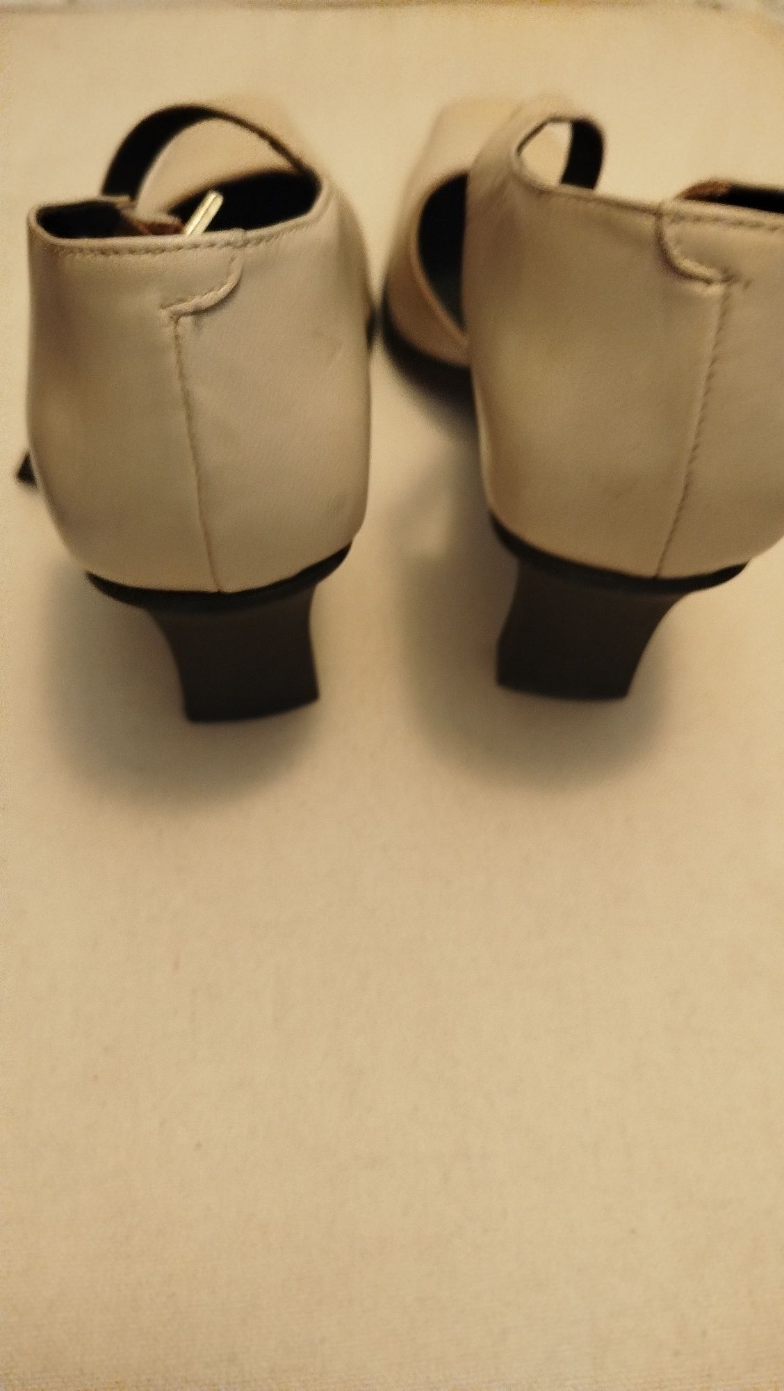 Sapatos de salto 38, em bom estado.