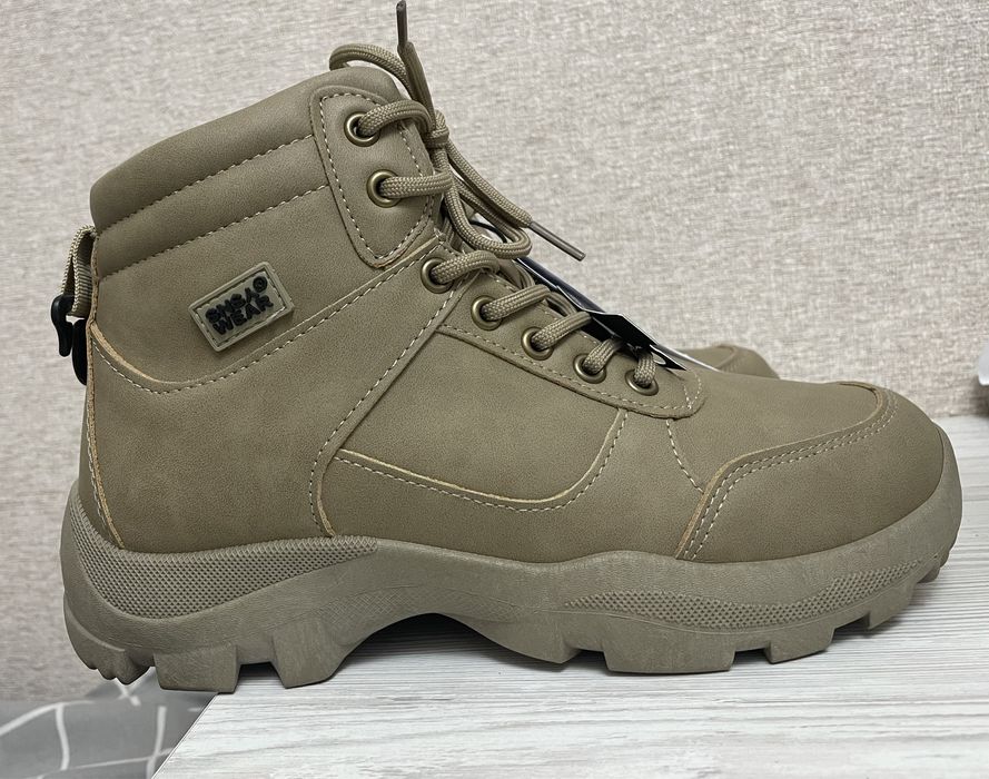 Жіночі ботінки демісезонні