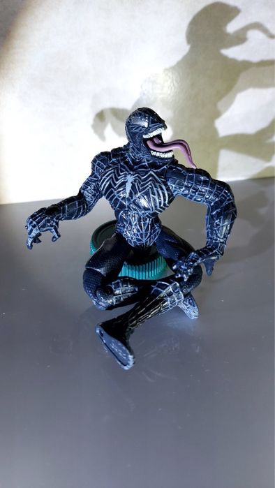 Фигурка человек паук Венома из серии Marvel Legends от Hasbro