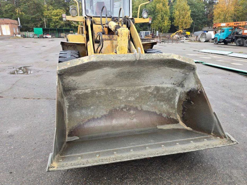 Фронтальний навантажувач LIEBHERR L521