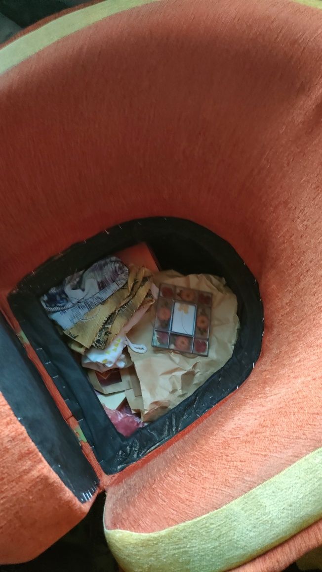 Fotel z pojemnikiem pod siedziskiem