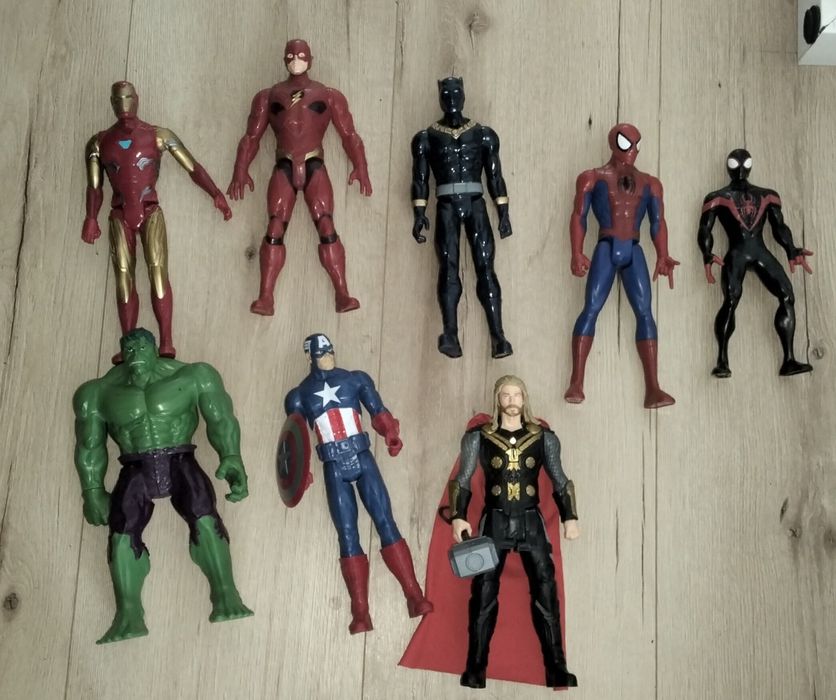 Zestaw figurek superbohaterów Spiderman Thor Flash Batman Hulk i inni