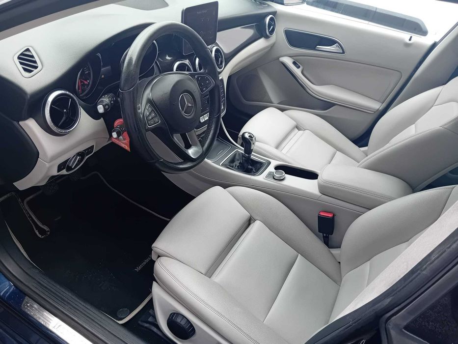 Mercedes CLA 180 cdi ( pequeno sinistro )