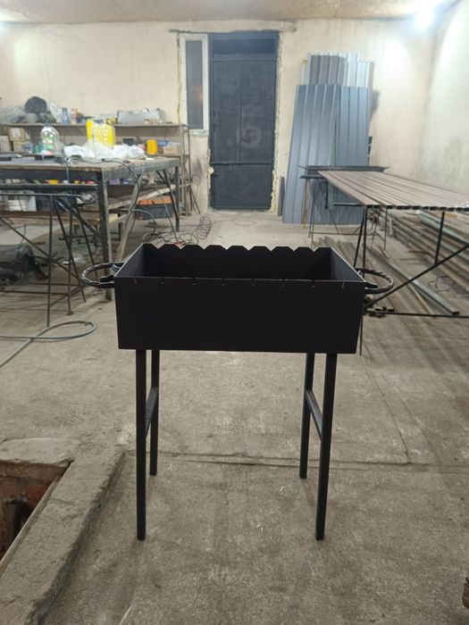 Мангал на 8 шампурів. Метал 3 мм. Зварний, на ніжках