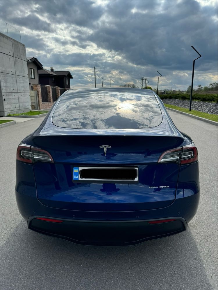 Tesla model Y dual motor