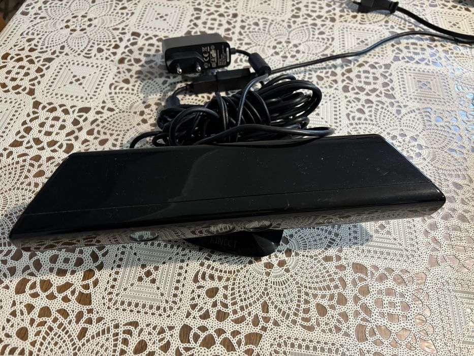 Konsola Microsoft Xbox 360 250  GB KINECT + 2 PADY Giga Zestaw