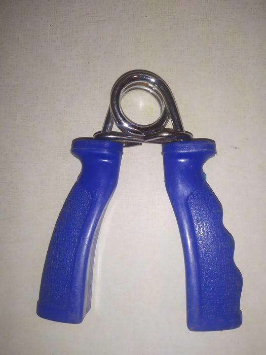 Эспандер кистевой пружинный Ножницы.