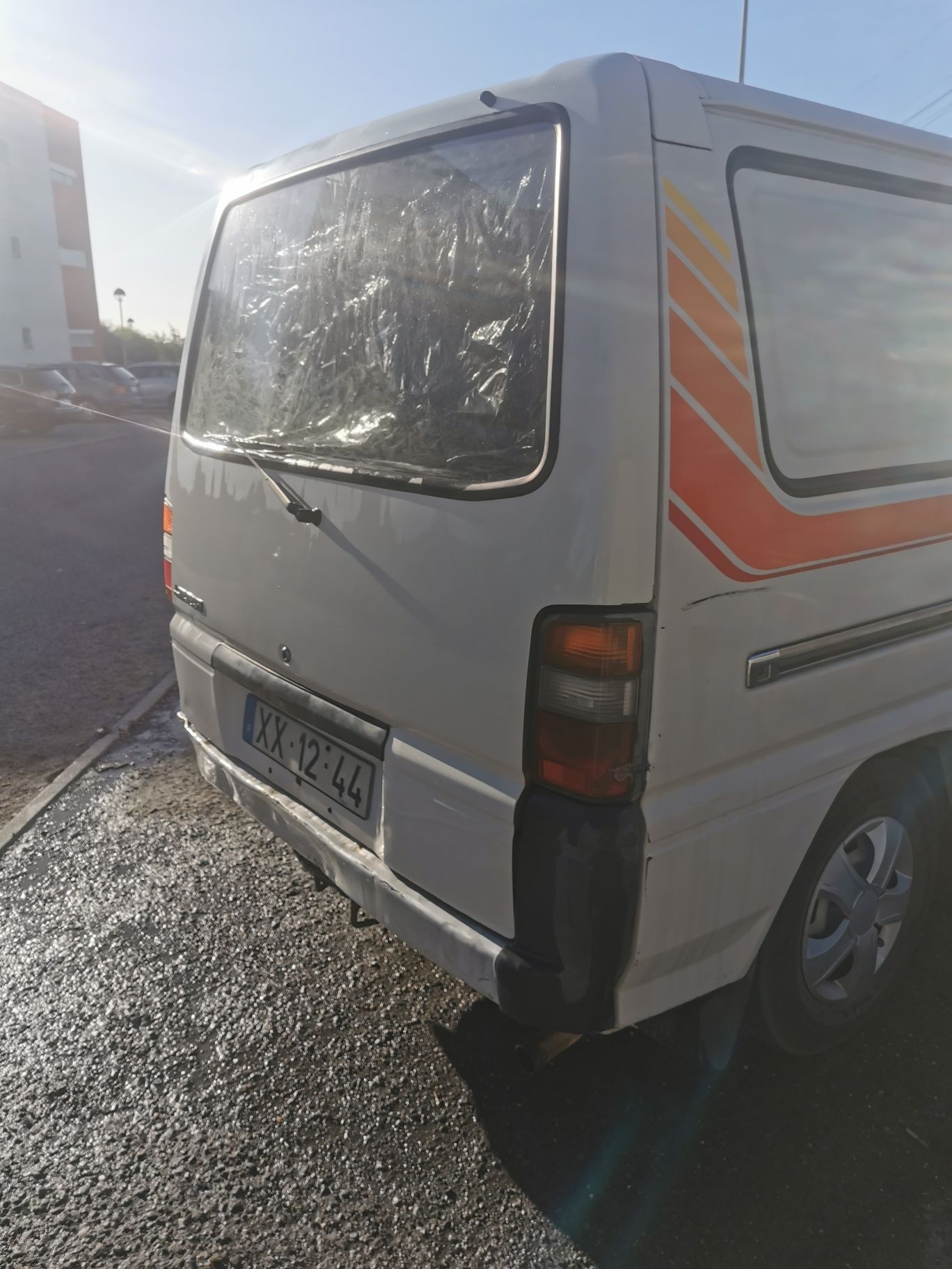 Mitsubishi L300 pronta para o trabalho