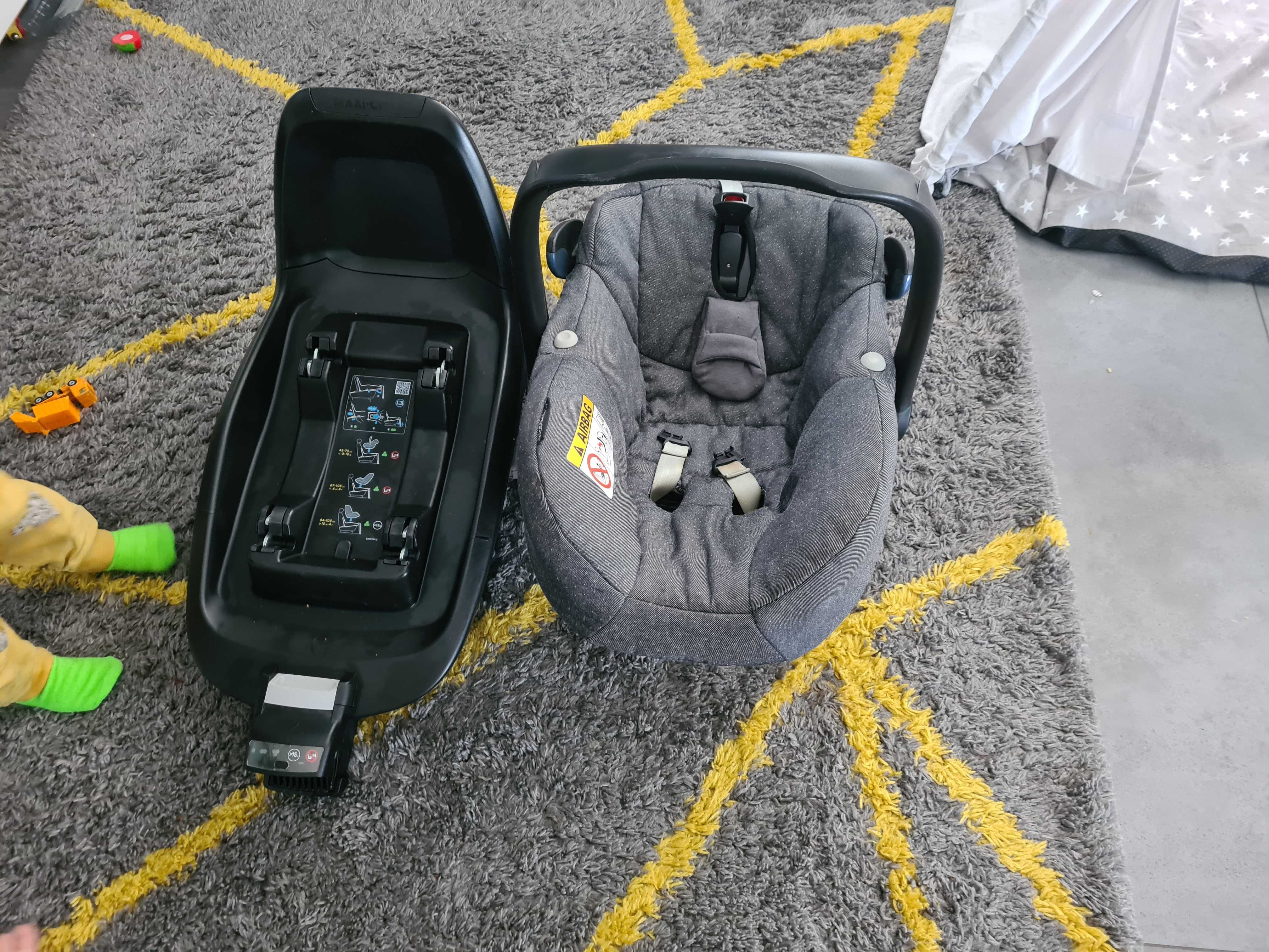 Nosidełko Maxi Cosi Pebble Plus z bazą Isofix 2wayFix