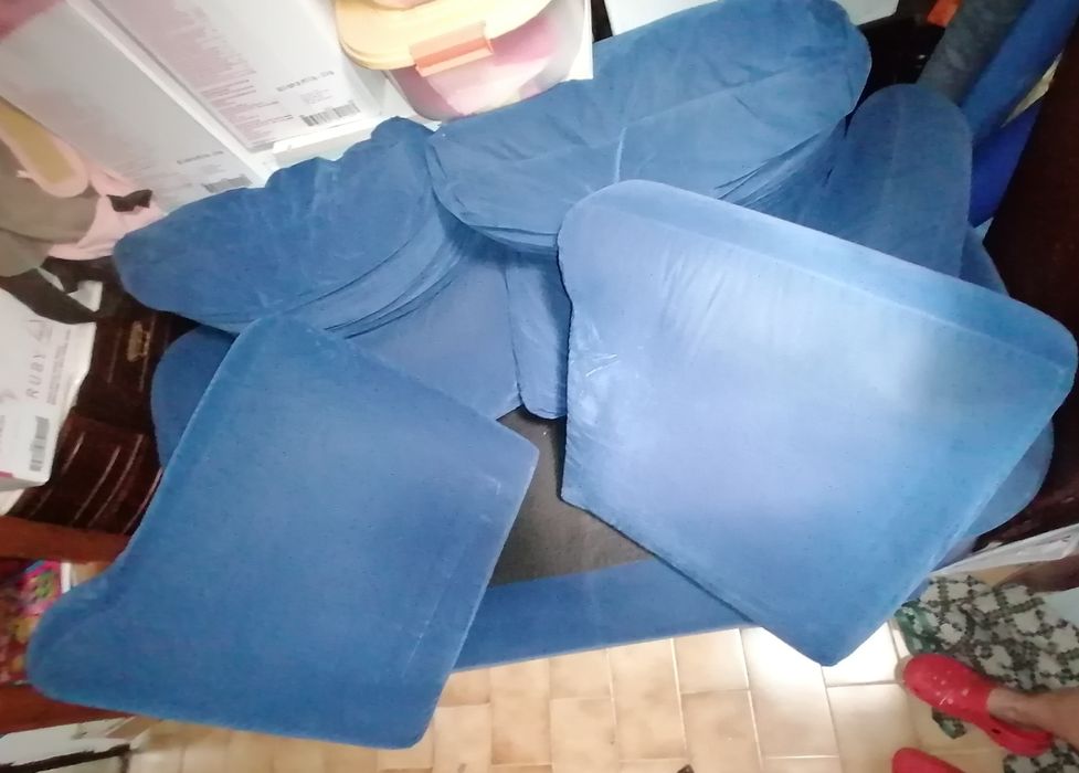 Sofá de 2 lugares azul