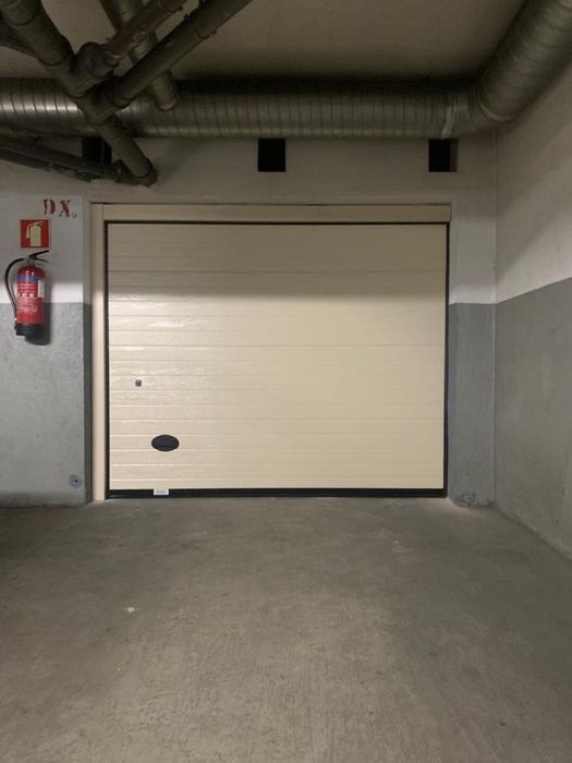 Garagem Box- Rua do Jardim