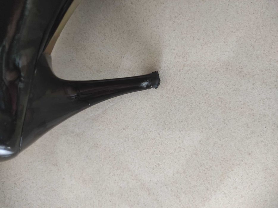 Czarne lakierowane szpilki 37