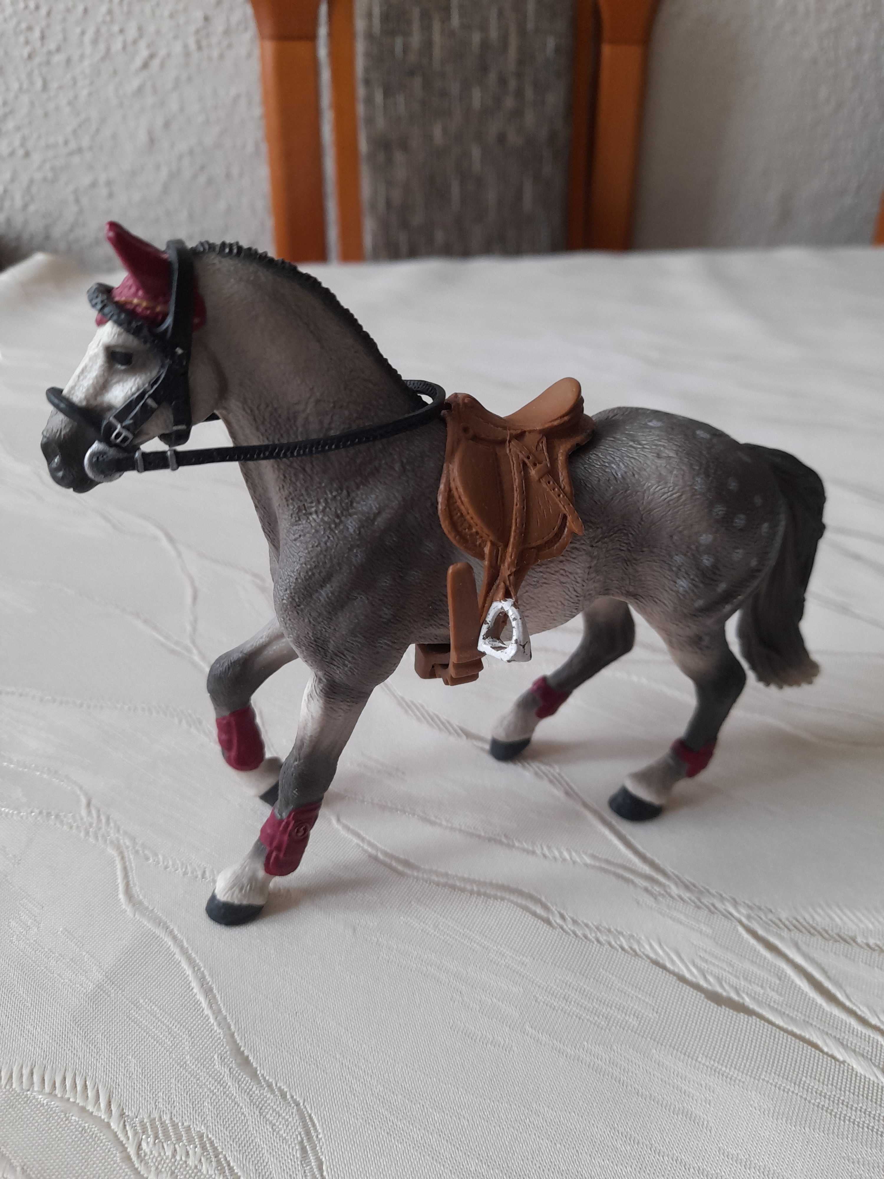 Vintage Schleich kolekcjonerskie figurki koni wraz z akcesoriami