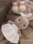 Coelha em amigurumi