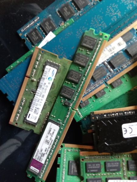 DDR 3. 4 gigas vendo e compro material informatico