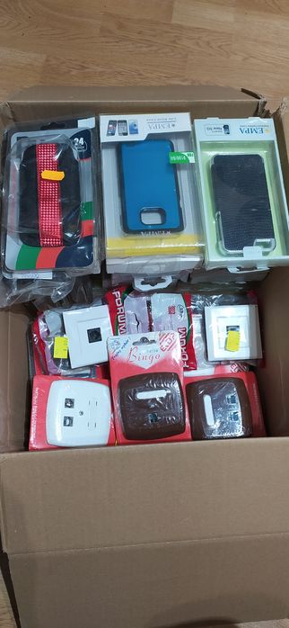 Etui, sluchawki i gniazda TV i RTV