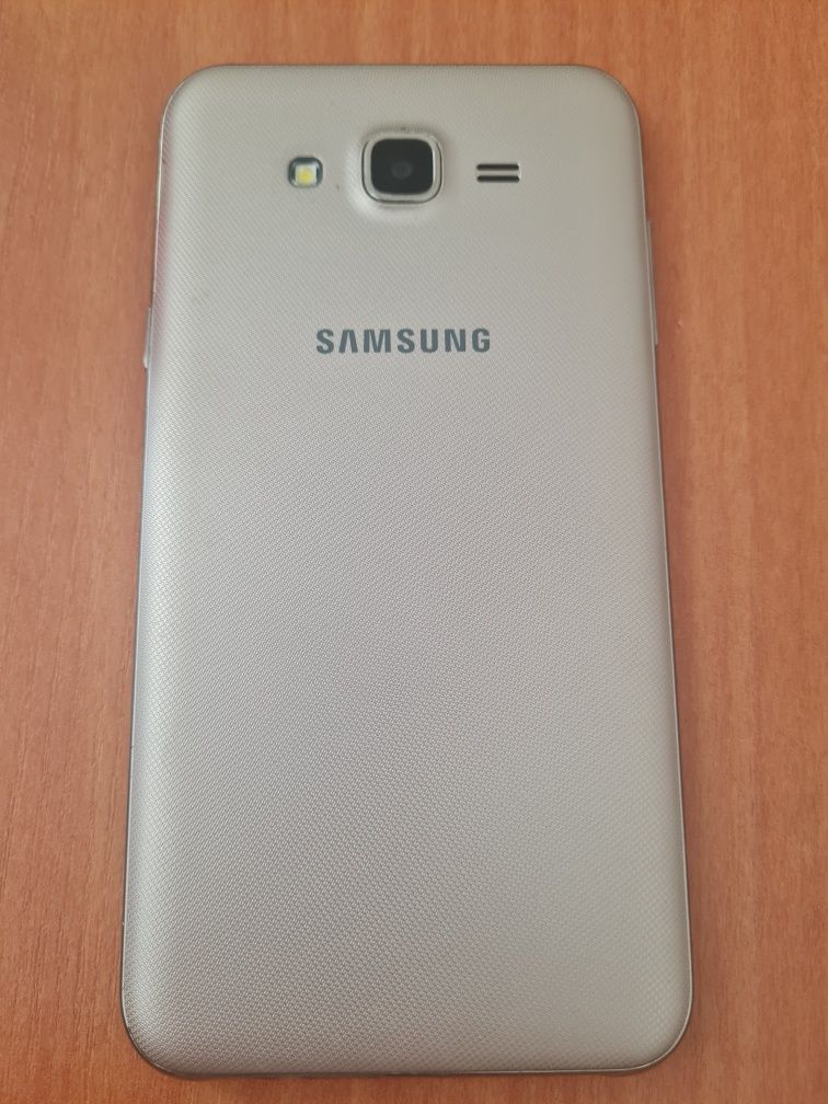 Смартфон мобильный телефон Samsung J7 neo