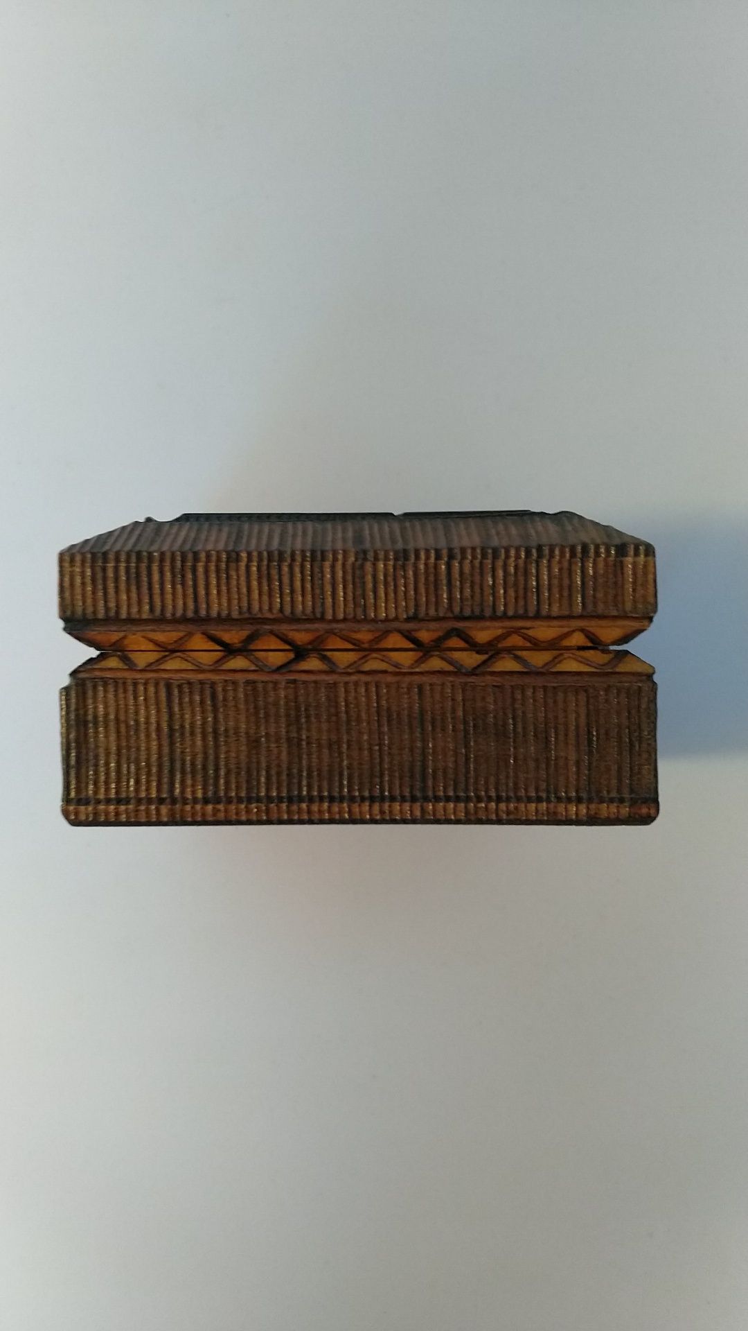 Stara drewniana szkatułka