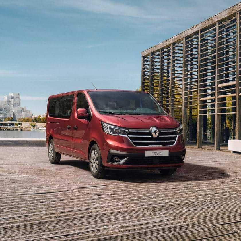 Wynajem nowy renault Trafic dziewięcioosobowy long