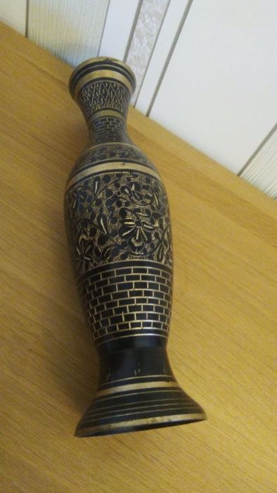 б/у Ваза Индия. Высота 32 см. Металл